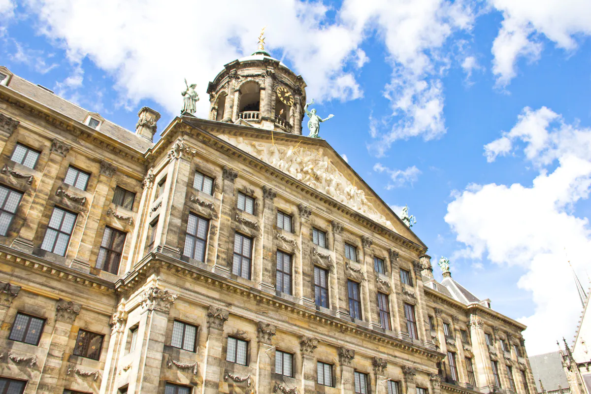 palac-w-amsterdamie-covebo-6-atrakcji-amsterdamu