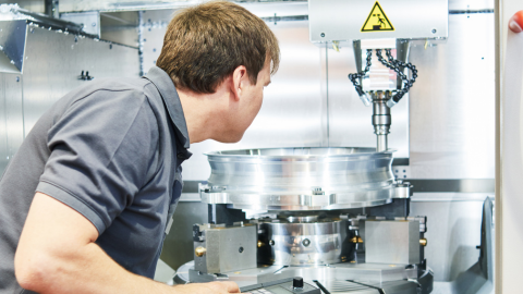 Operator(-ka) frezarki CNC