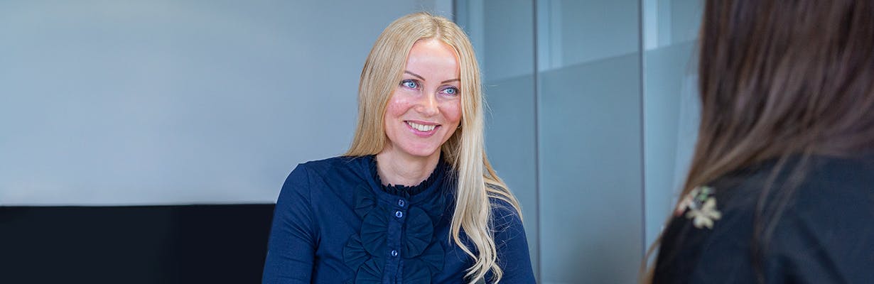 Verdien ik als uitzendkracht evenveel als een vaste werknemer?