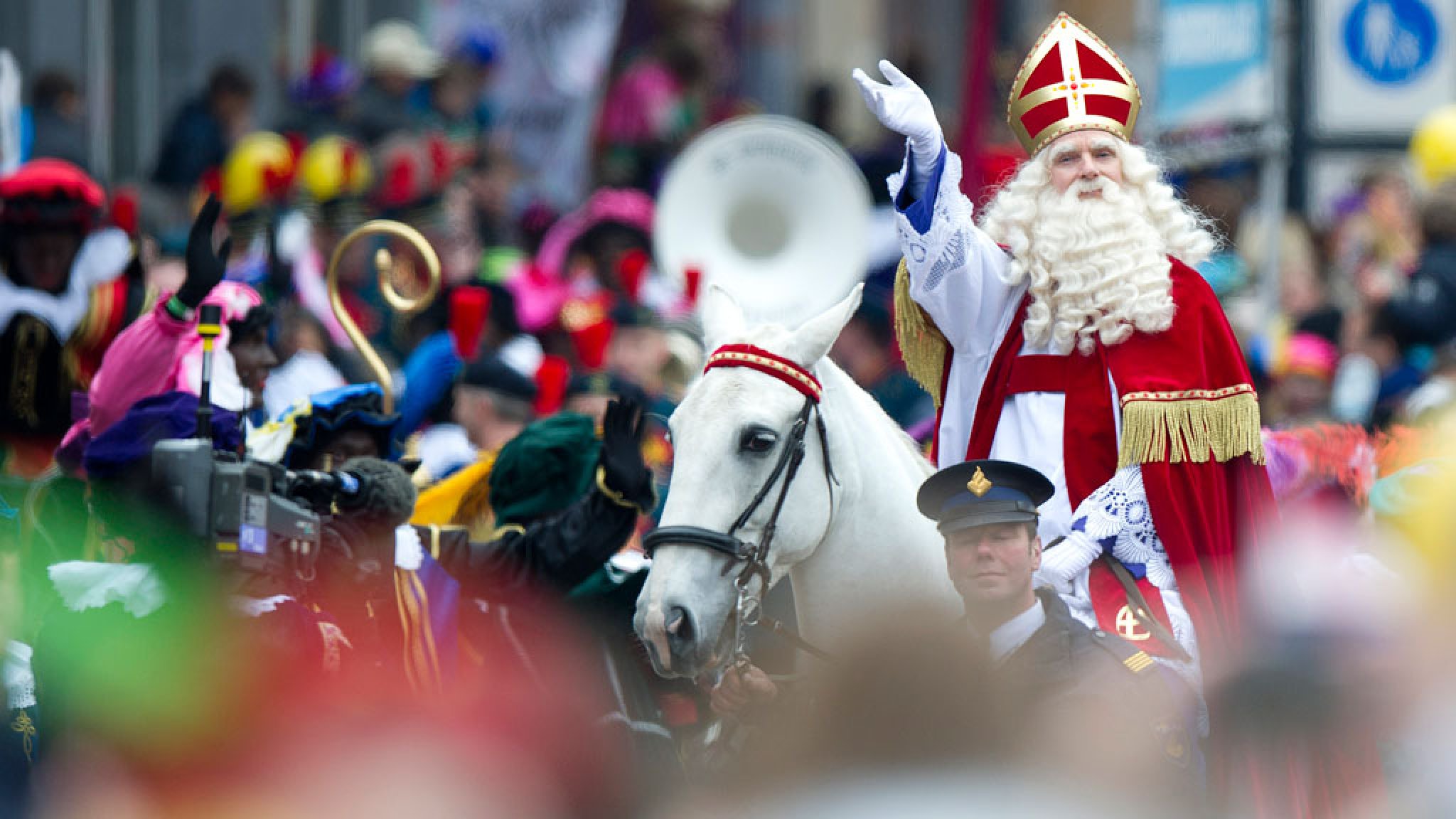 Sinterklaas’as  ir Juodasis Pytas: tradicijos Nyderlanduose