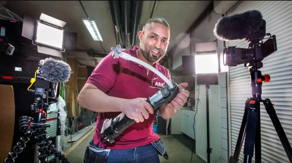 Loodgieter Anouar steelt de show op YouTube