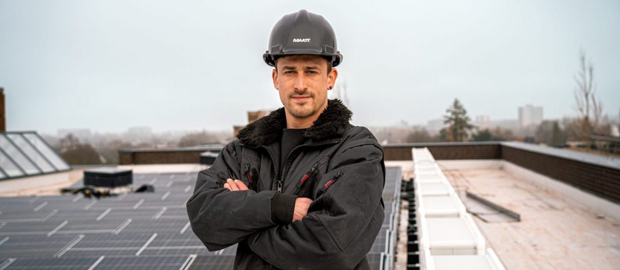 Van dak tot meterkast: het werk van een monteur zonnepanelen uitgelicht - Lees verder